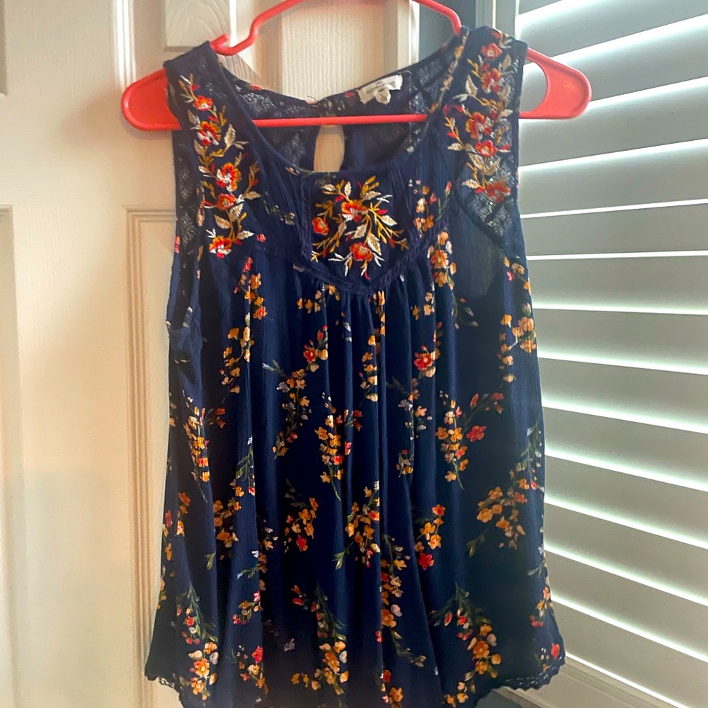 Sleeveless bohemian style shirt